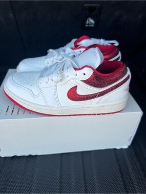 Nike WMNS Air Jordan 1 Low Valentine’s Day HJ9338-106 Women's Size 6 No Lid!